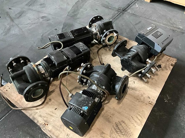 Grundfos circulatiepomp (4x) - afbeelding 1 van  11