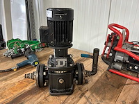 Grundfos cr3-3 verticale meertraps centrifugaalpomp - afbeelding 1 van  4