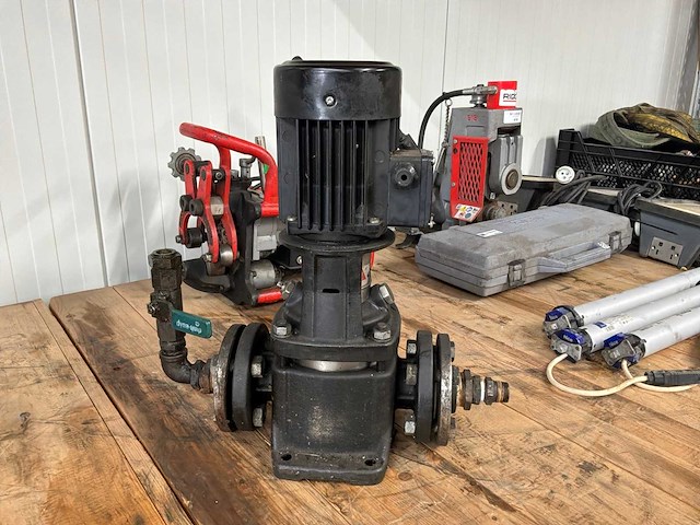 Grundfos cr3-3 verticale meertraps centrifugaalpomp - afbeelding 3 van  4