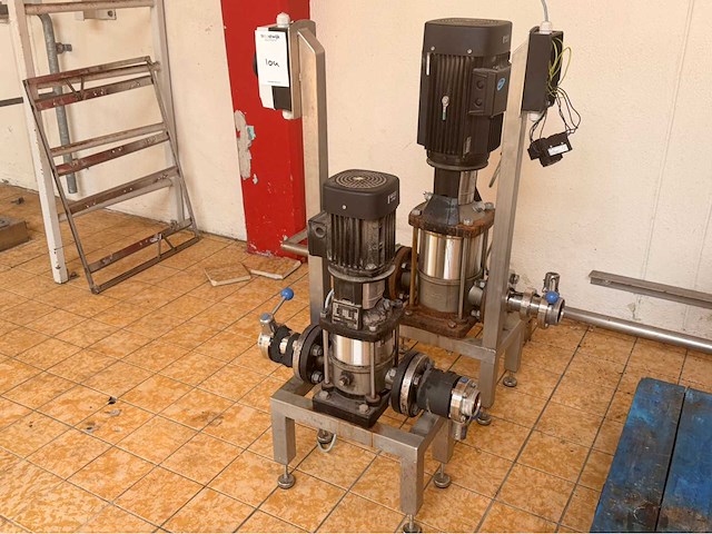 Grundfos crn1s-6 / mg100lc2 verticale meertrapspomp (2x) - afbeelding 1 van  6