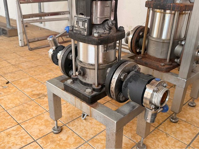 Grundfos crn1s-6 / mg100lc2 verticale meertrapspomp (2x) - afbeelding 3 van  6