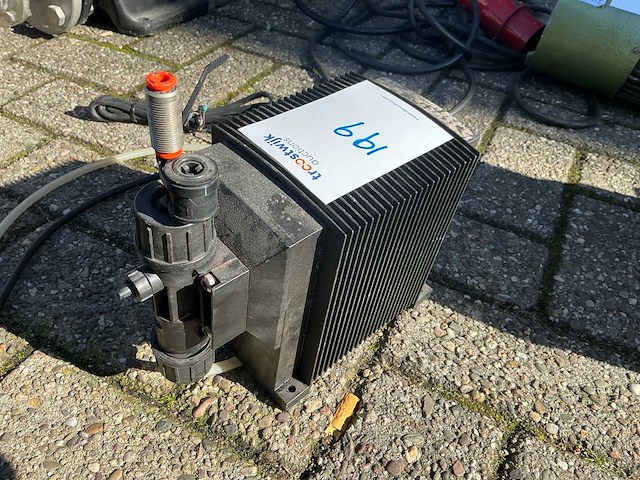 Grundfos dme12-6ar-pp/e/c-f311f doseerpomp - afbeelding 3 van  4