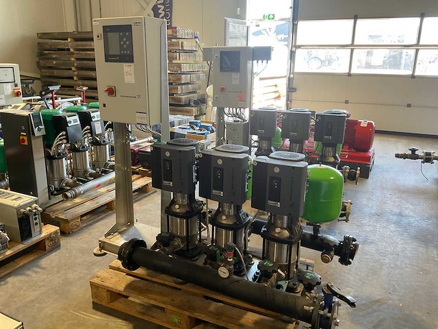 Grundfos hydro mpc-e 3 crie 10-4 dn65 oml spec drukverhogingsinstallatie - afbeelding 1 van  5