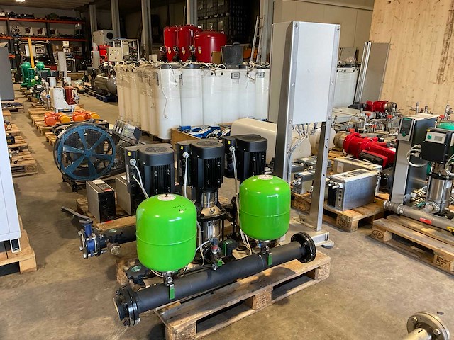 Grundfos hydro mpc-e 3 crie 10-4 dn65 oml spec drukverhogingsinstallatie - afbeelding 2 van  5