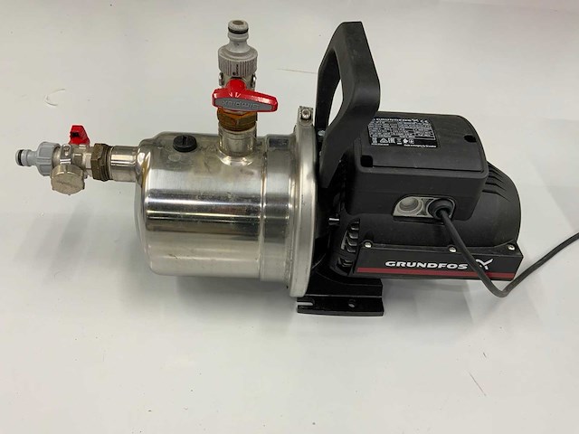 Grundfos jp 3-42 zelfaanzuigende waterpomp - afbeelding 1 van  2