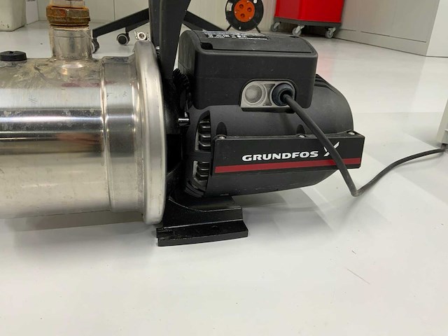 Grundfos jp 3-42 zelfaanzuigende waterpomp - afbeelding 3 van  4