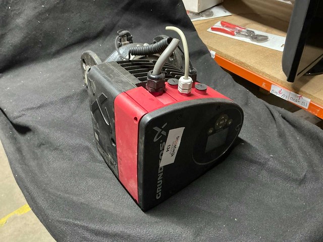 Grundfos magna 3 32-120 f 220 circulatiepomp - afbeelding 1 van  4