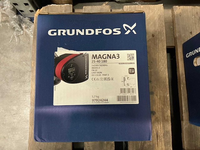 Grundfos magna3 25-40 180 pomp - afbeelding 1 van  4