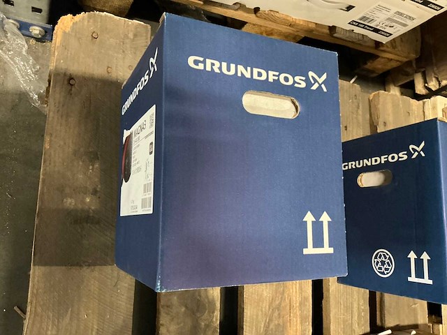 Grundfos magna3 25-40 180 pomp - afbeelding 3 van  4