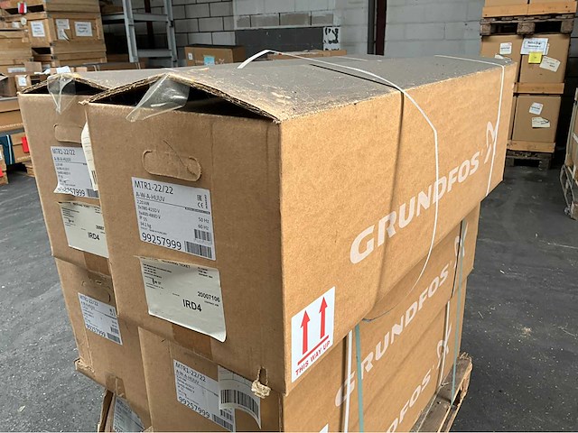 Grundfos mtr1-22/22 a-w-a-huuv verticale meertraps centrifugaalpomp - afbeelding 2 van  3