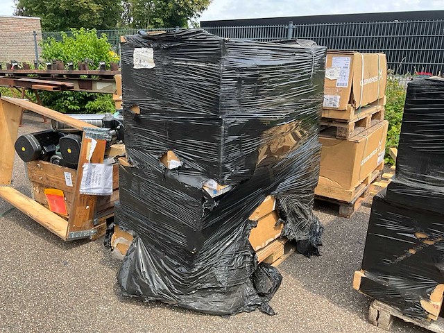 Grundfos mtr1-36/25 a-w-a-huuv verticale meertraps centrifugaal en schroefpomp (8x) - afbeelding 2 van  3