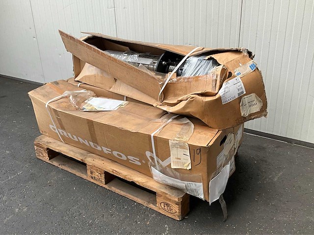 Grundfos mtr15-12/2 a-w-a-huuv verticale meertraps centrifugaal en schroefpomp (3x) - afbeelding 2 van  3