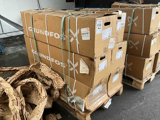 Grundfos mtr15-12/2 a-w-a-huuv verticale meertraps centrifugaal en schroefpomp (6x) - afbeelding 2 van  3