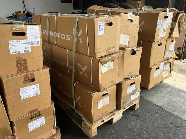 Grundfos mtr15-12/2 a-w-a-huuv verticale meertraps centrifugaal en schroefpomp (6x) - afbeelding 2 van  3