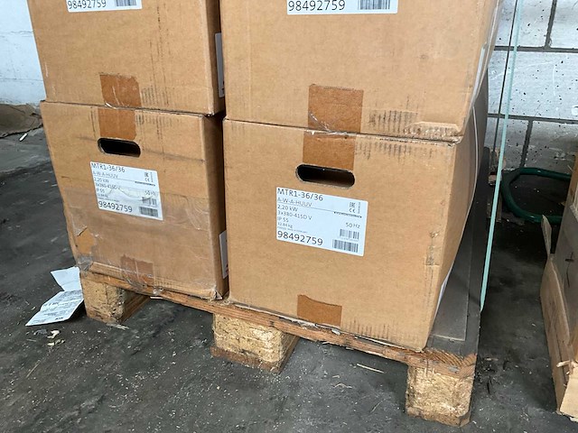 Grundfos mtr3 36/36 a-w-a-huuv verticale meertraps dompelpomp (2x) - afbeelding 2 van  3