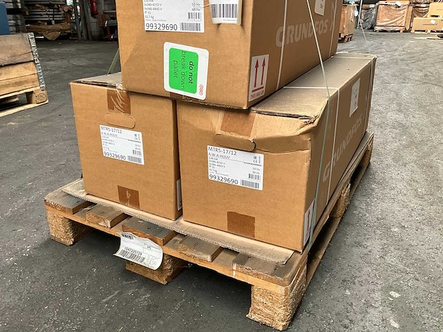 Grundfos mtr5-17/12 a-w-a-huuv verticale meertraps centrifugaal en schroefpomp (2x) - afbeelding 3 van  3