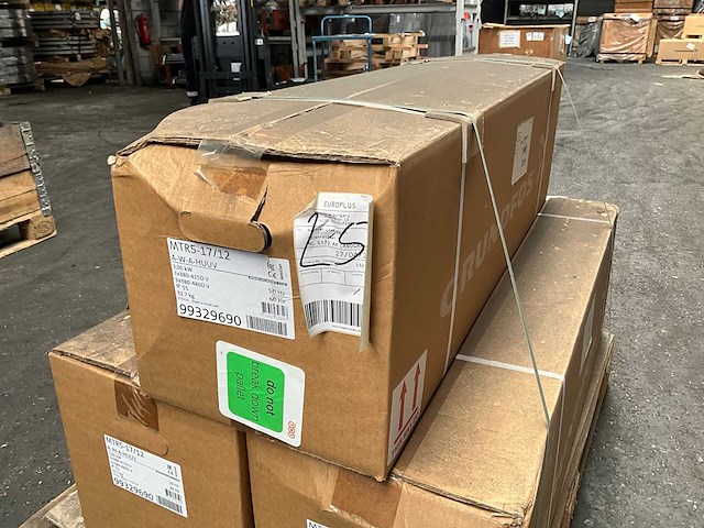 Grundfos mtr5-17/12 a-w-a-huuv verticale meertraps centrifugaal en schroefpomp - afbeelding 2 van  3