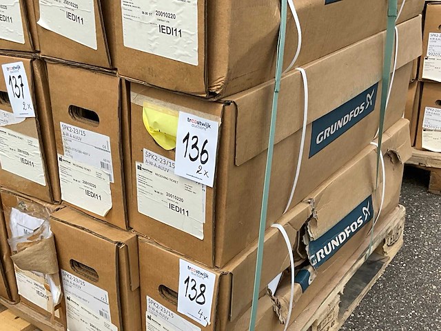 Grundfos spk2-23/15 a-w-a-auuv verticale meertraps centrifugaalpomp (2x) - afbeelding 2 van  3