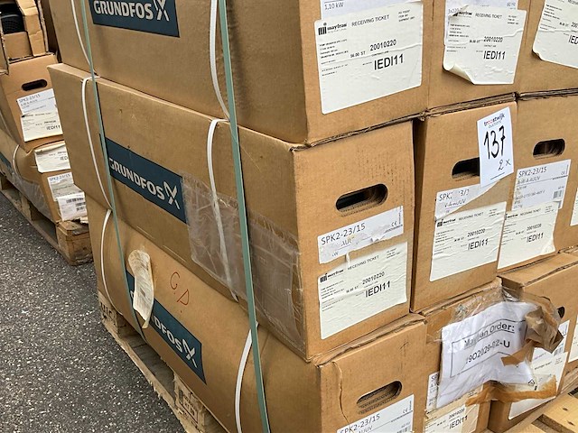 Grundfos spk2-23/15 a-w-a-auuv verticale meertraps centrifugaalpomp (2x) - afbeelding 2 van  3