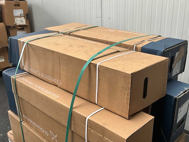 Grundfos spk2-23/8 a-w-a-auuv verticale meertraps centrifugaalpomp (2x) - afbeelding 2 van  4