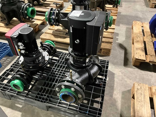 Grundfos tpe 125-90/4 centrifugaalpomp - afbeelding 1 van  2