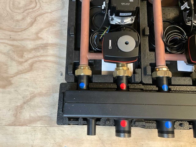 Grundfos ump3 auto 25-70 180 cv-circulatiepompen met verdeler (2x) - afbeelding 4 van  8