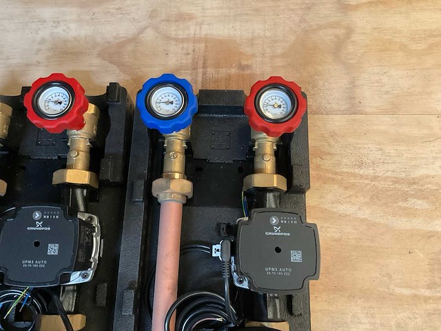 Grundfos ump3 auto 25-70 180 cv-circulatiepompen met verdeler (2x) - afbeelding 5 van  8