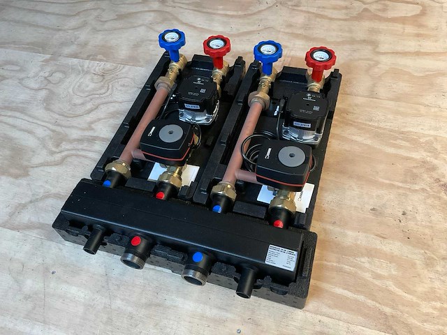 Grundfos ump3 auto 25-70 180 cv-circulatiepompen met verdeler (2x) - afbeelding 1 van  8