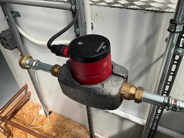 Grundfoss alpha 1 25-40 130 cv pomp - afbeelding 1 van  3