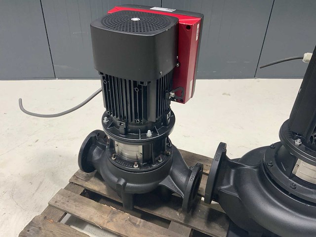 Grundfoss tpe 100-170/4 a-f-a-bqqe-lwa waterpomp - afbeelding 1 van  6