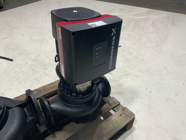 Grundfoss tpe 100-170/4 a-f-a-bqqe-lwa waterpomp - afbeelding 3 van  6
