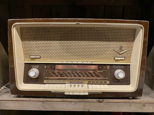 Grundig 6099 antieke radio - afbeelding 1 van  8