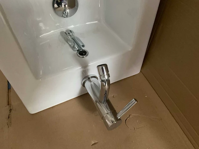 Gsi wandbidet met kraan - afbeelding 3 van  3