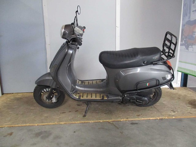Gts - bromscooter - toscana pure - scooter - afbeelding 1 van  9