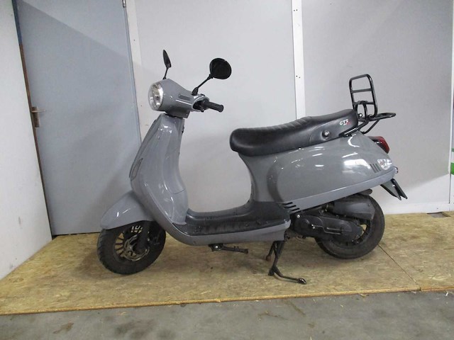 Gts toscana pure - bromscooter - 4 t - scooter - afbeelding 1 van  11