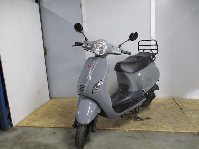 Gts toscana pure - bromscooter - 4 t - scooter - afbeelding 4 van  11