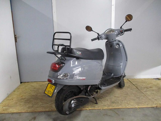 Gts toscana pure - bromscooter - 4 t - scooter - afbeelding 9 van  11