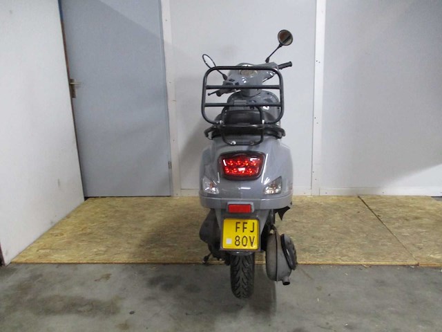 Gts toscana pure - bromscooter - 4 t - scooter - afbeelding 10 van  11