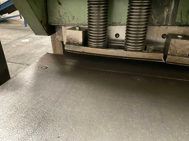 Guillotineschaar met bandtransporteur - afbeelding 26 van  26