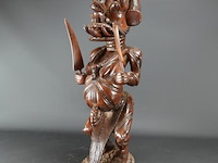 Guinees in mahoniehout gesneden besogon. midden vorige eeuw - afbeelding 1 van  5