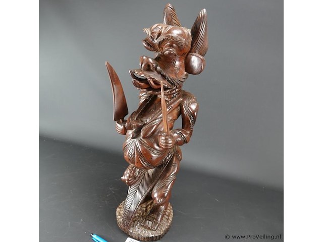 Guinees in mahoniehout gesneden besogon. midden vorige eeuw - afbeelding 2 van  5