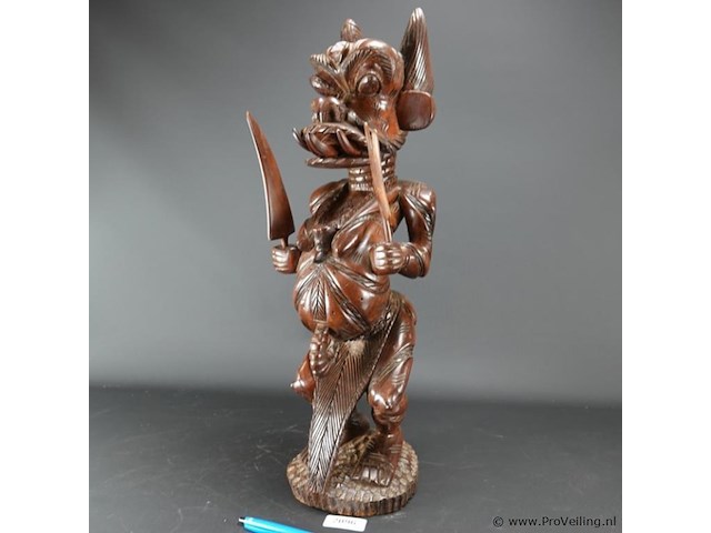 Guinees in mahoniehout gesneden besogon. midden vorige eeuw - afbeelding 1 van  5