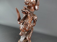 Guinees in mahoniehout gesneden besogon. midden vorige eeuw - afbeelding 2 van  5