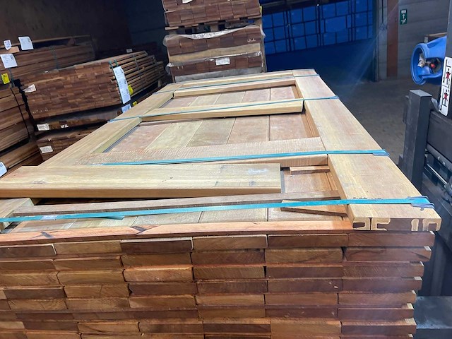 Guyana ipé - plank geschaafd - 1850x140x25mm (68x) - afbeelding 1 van  3