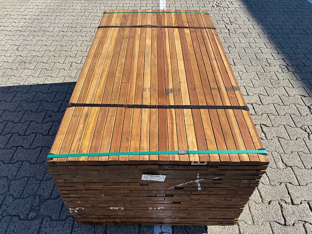 Guyana ipé latten geschaafd 1550x40x25mm (418x) - afbeelding 1 van  3