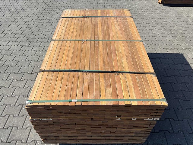 Guyana ipé latten geschaafd 1550x40x25mm (418x) - afbeelding 1 van  3