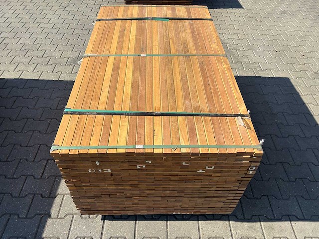 Guyana ipé latten geschaafd 1550x40x25mm (437x) - afbeelding 1 van  3