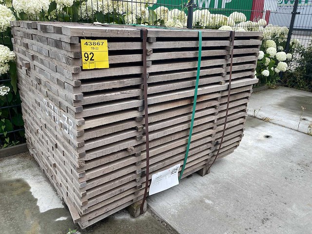 Guyana ipé planken fijnbezaagd 1250x80x27mm (228x) - afbeelding 2 van  3
