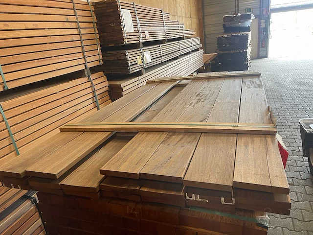 Guyana ipé planken geschaafd 1850x145x21mm (20x) - afbeelding 1 van  3