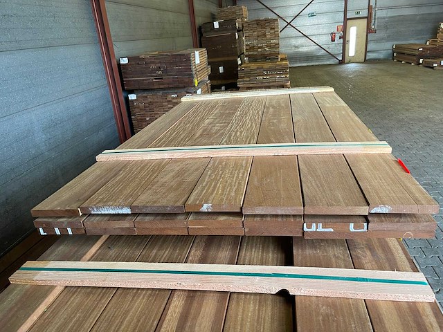 Guyana ipé planken geschaafd 1850x145x21mm (21x) - afbeelding 1 van  3